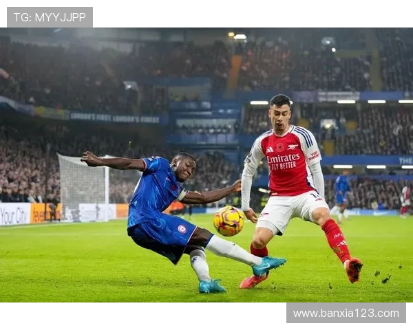 切尔西战术困局持续，新帅攻防失衡问题显现，球队复兴进程面临挑战