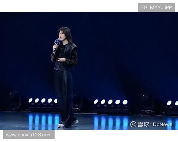 张楠这生活绝对不是咱们想象的，家里那摆件柜够一个小卖部开的节奏了吧？