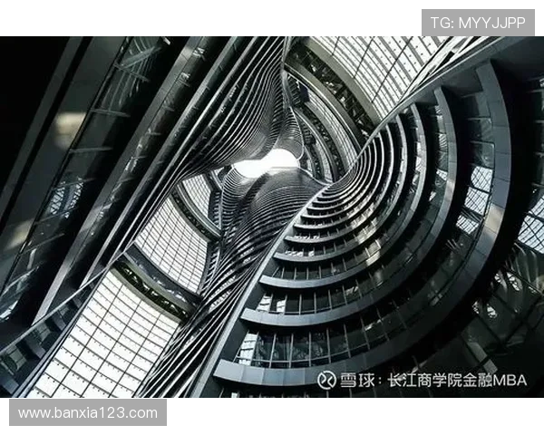 贝林厄姆转型进攻核心的关键阶段：全能中场的进化路径解析